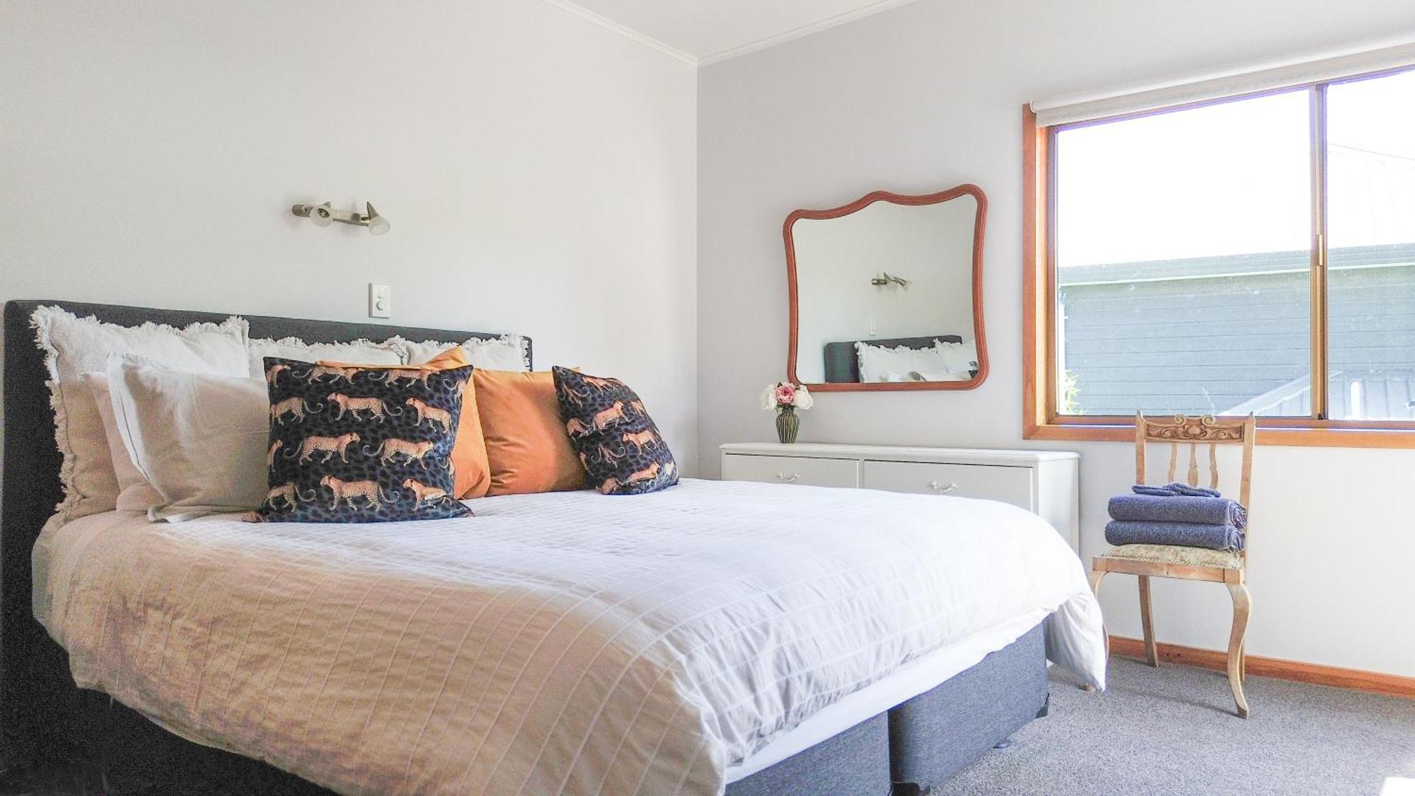 Large, Comfy, Stylish Apartment Havelock North Exterior photo