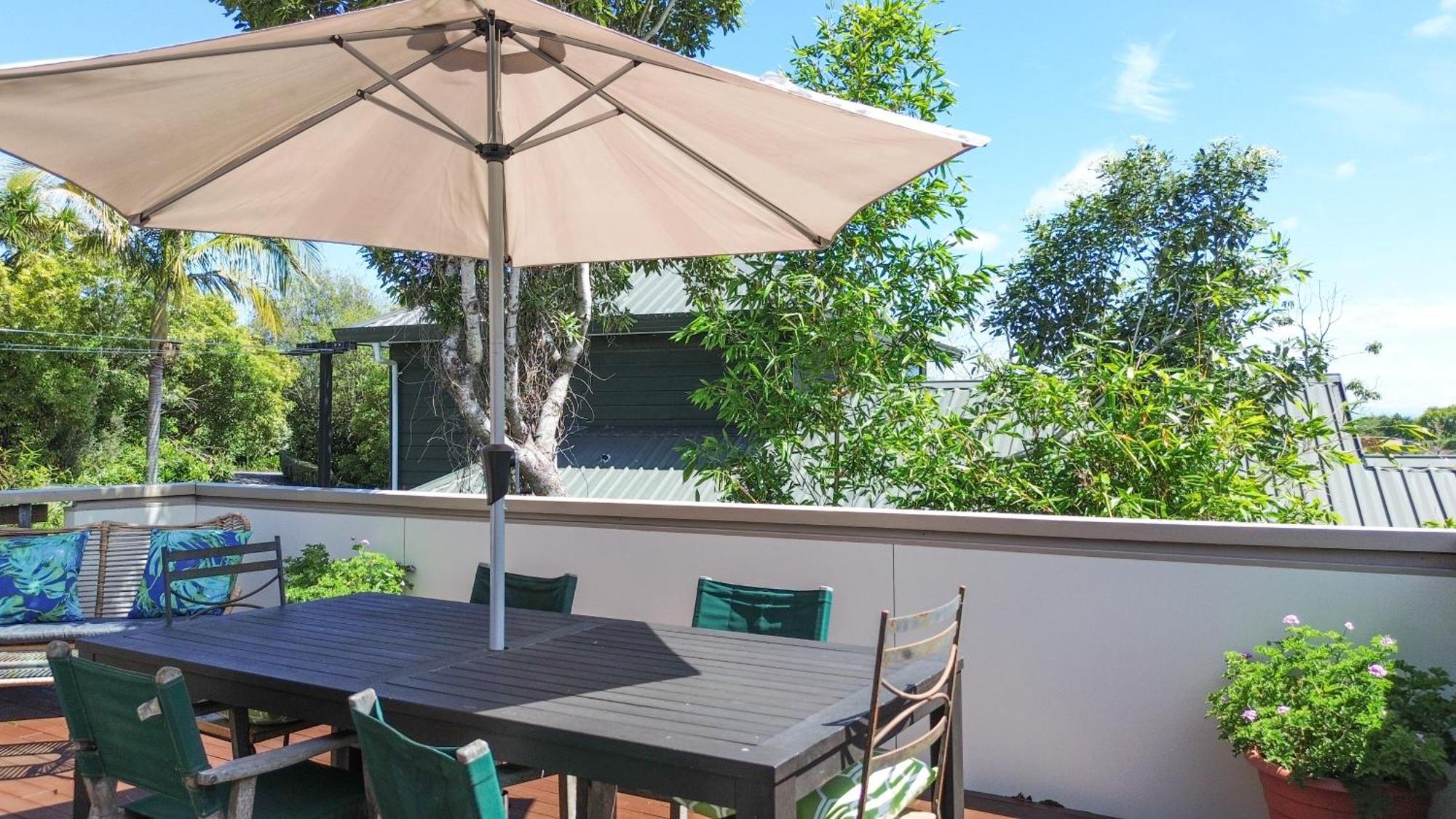 Large, Comfy, Stylish Apartment Havelock North Exterior photo
