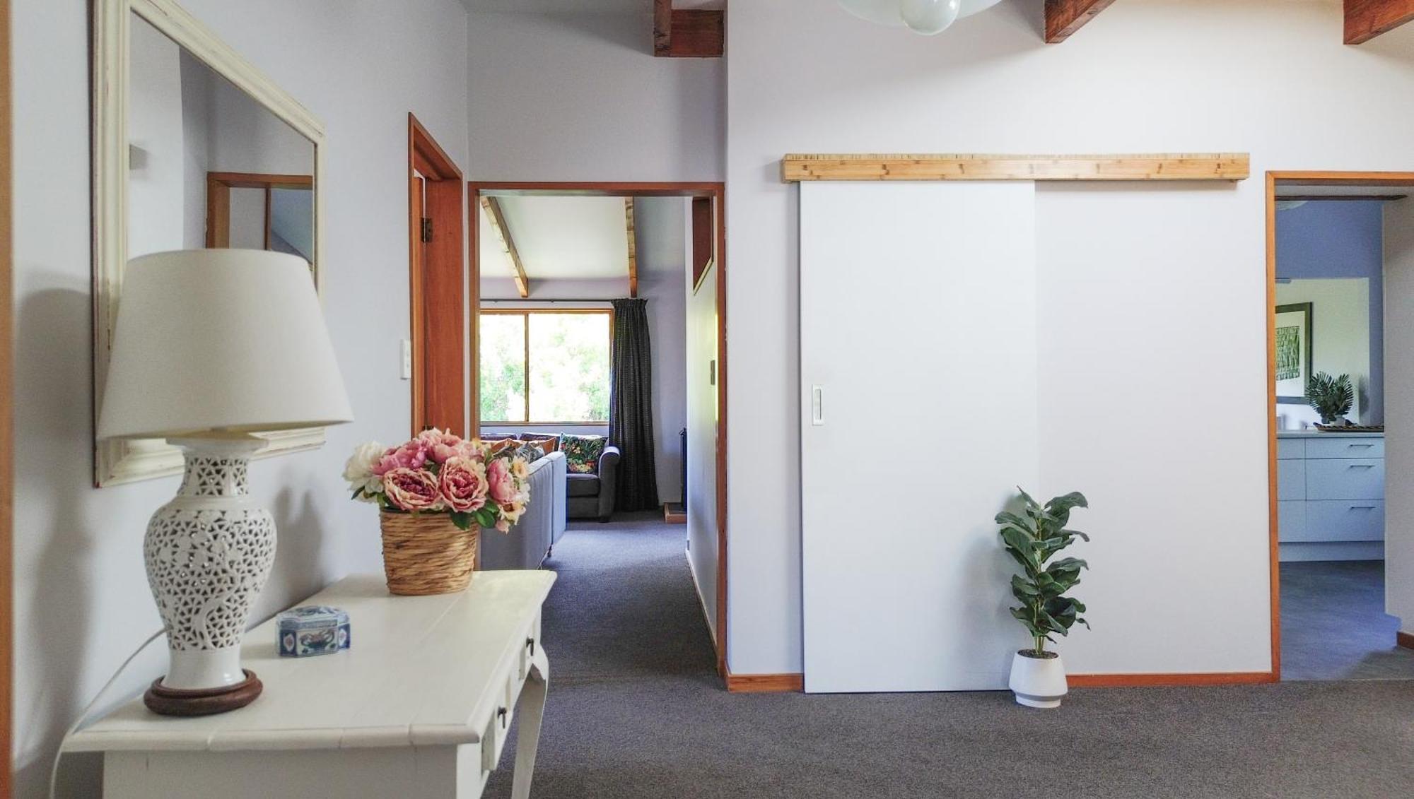 Large, Comfy, Stylish Apartment Havelock North Exterior photo