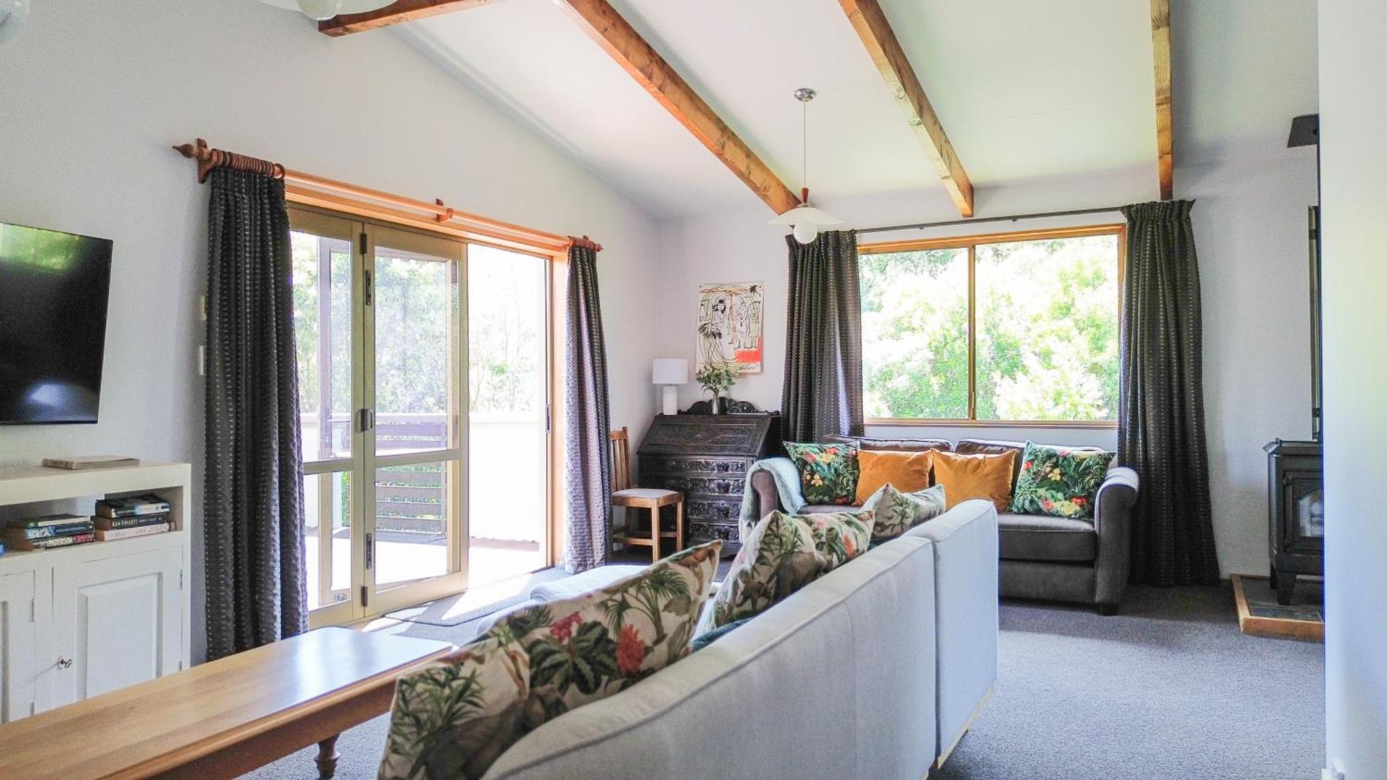 Large, Comfy, Stylish Apartment Havelock North Exterior photo