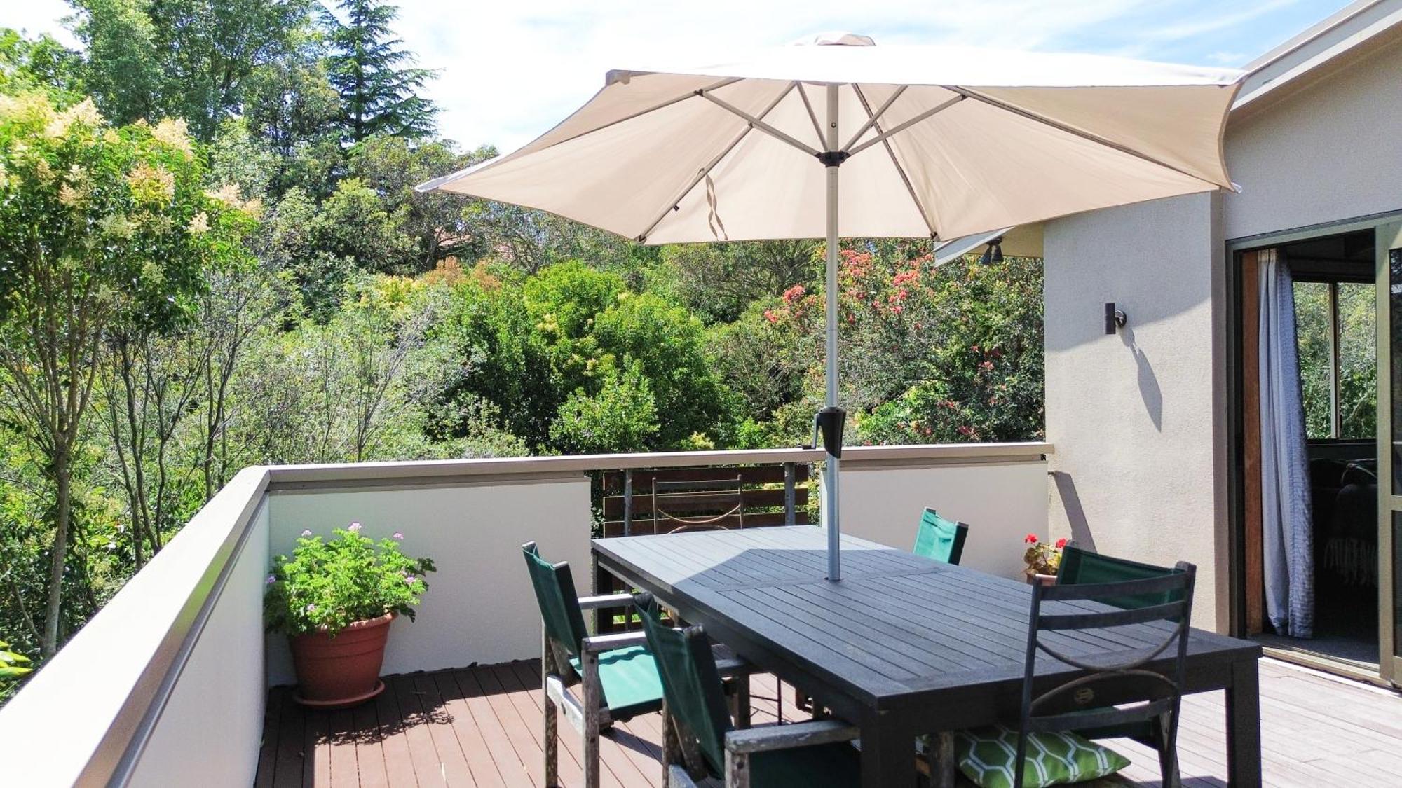 Large, Comfy, Stylish Apartment Havelock North Exterior photo