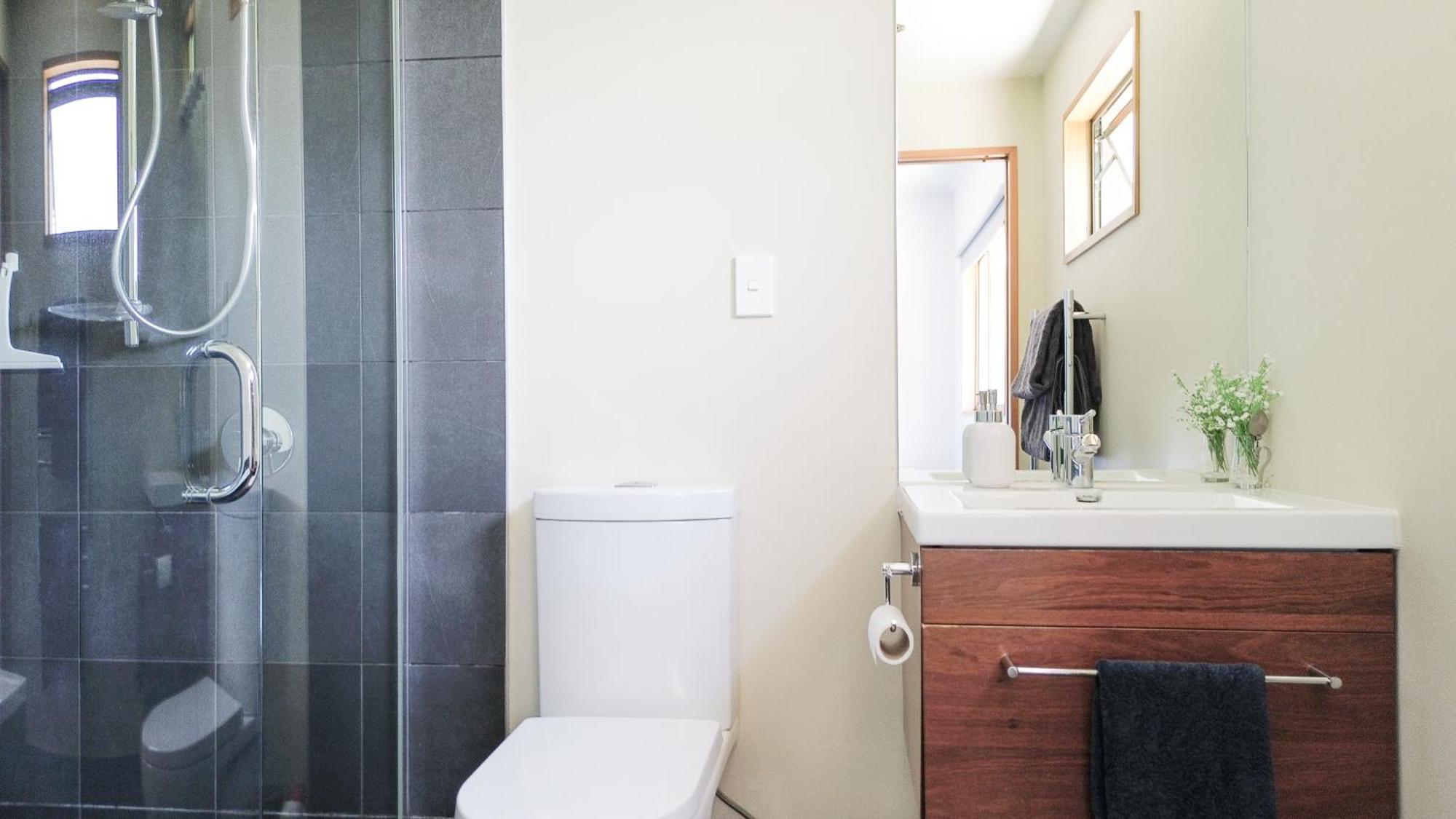 Large, Comfy, Stylish Apartment Havelock North Exterior photo