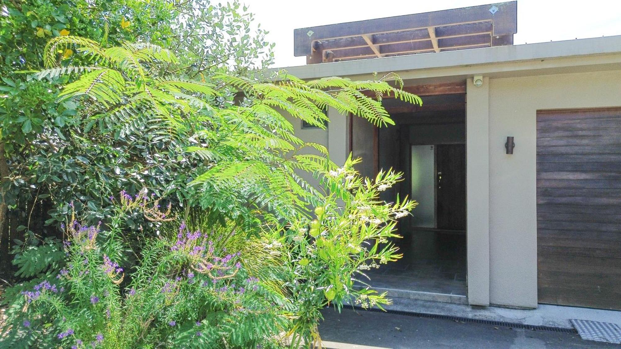 Large, Comfy, Stylish Apartment Havelock North Exterior photo