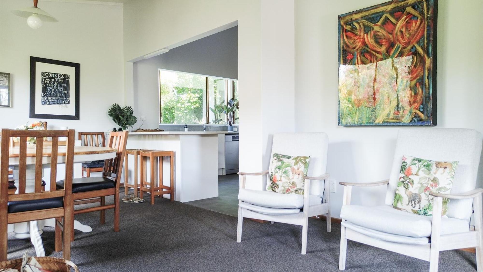 Large, Comfy, Stylish Apartment Havelock North Exterior photo