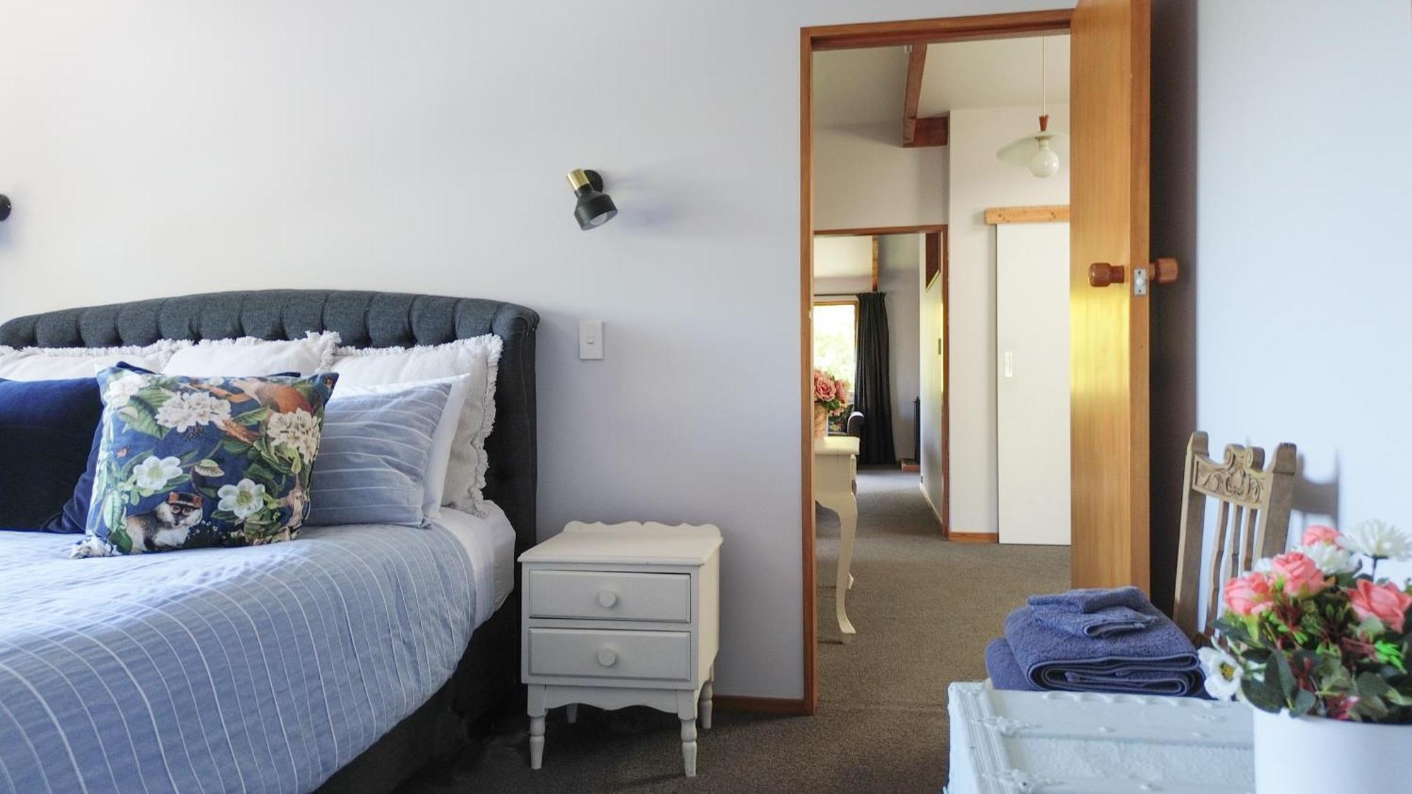 Large, Comfy, Stylish Apartment Havelock North Exterior photo