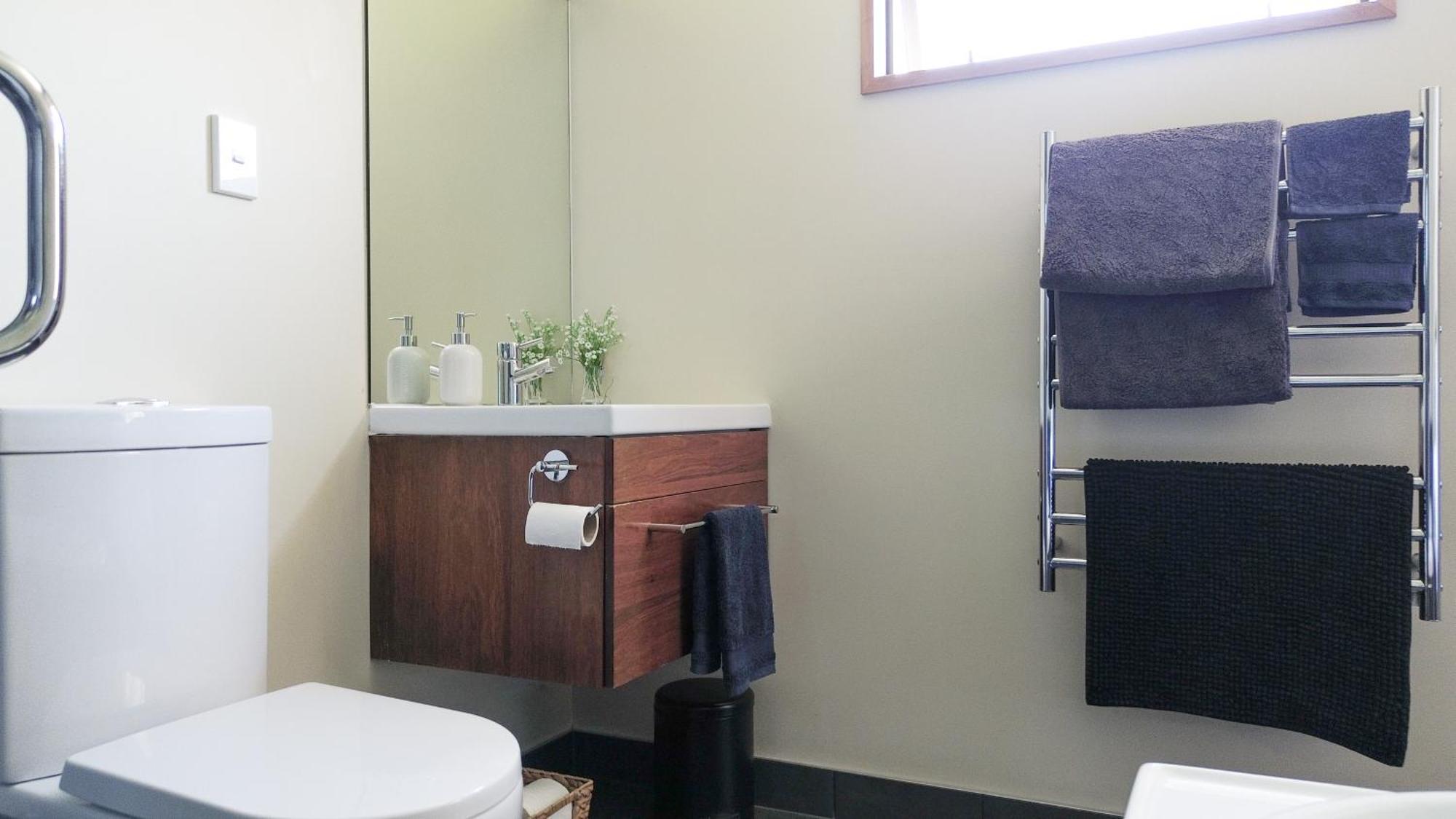 Large, Comfy, Stylish Apartment Havelock North Exterior photo