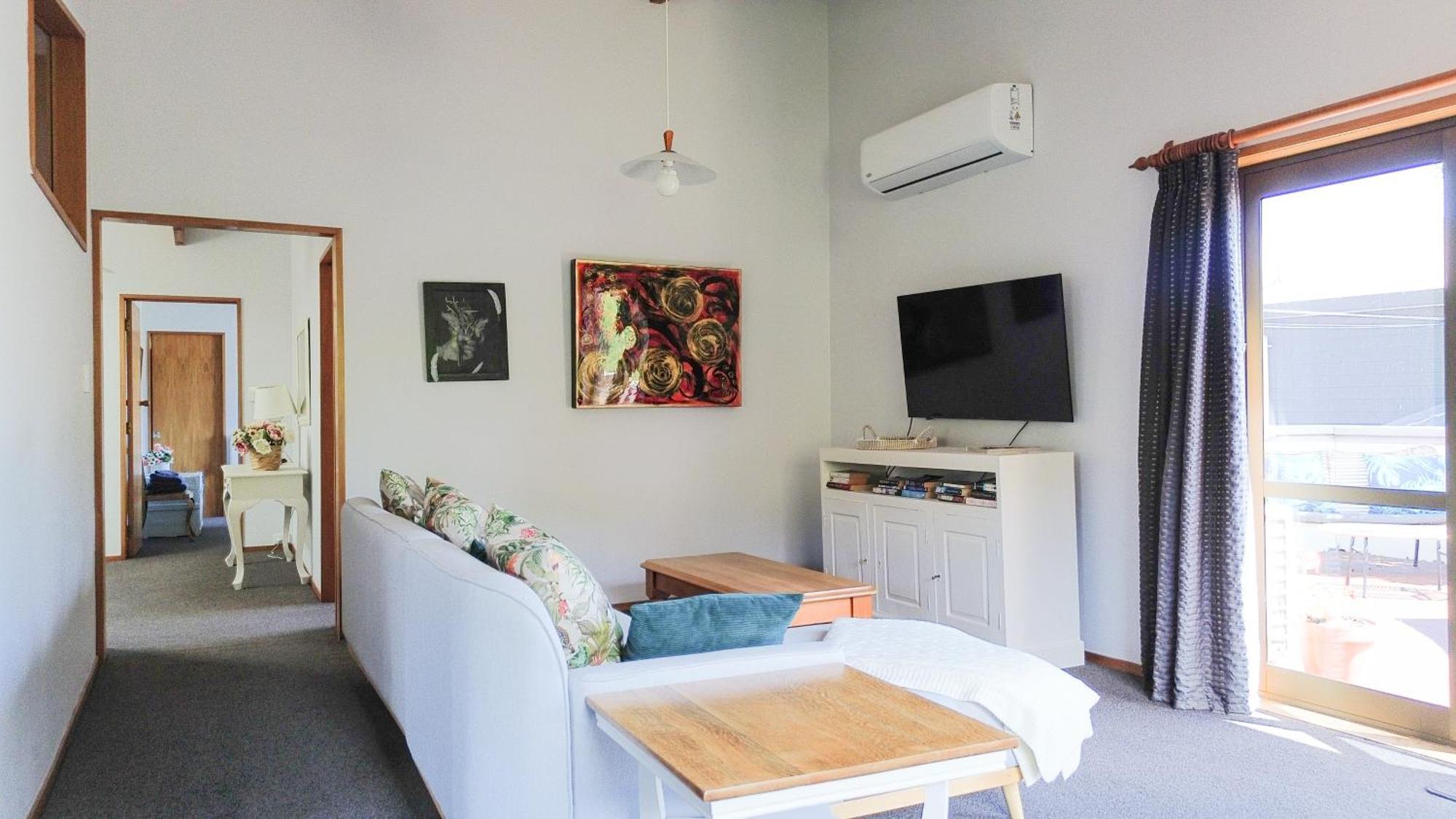 Large, Comfy, Stylish Apartment Havelock North Exterior photo